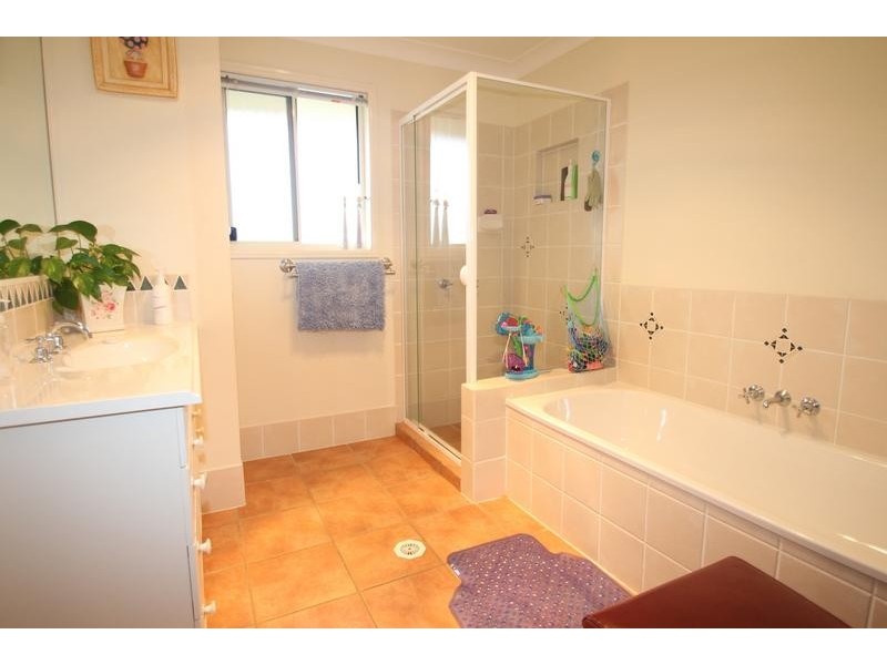 20 Scullin Street, Middle Ridge QLD 4350