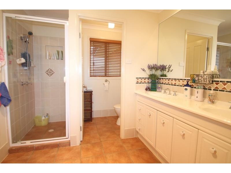 20 Scullin Street, Middle Ridge QLD 4350