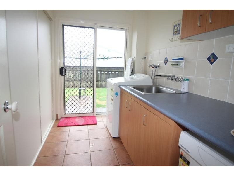 20 Scullin Street, Middle Ridge QLD 4350