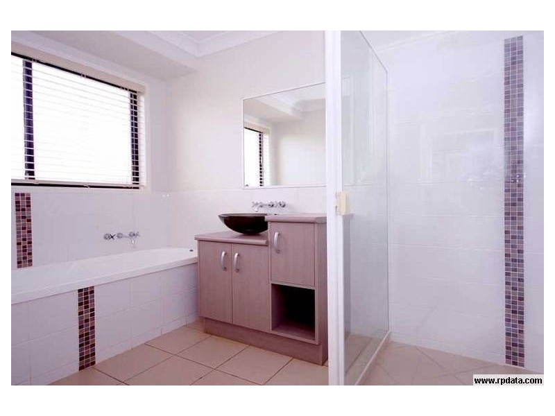 9 McLachlan Drive, Highfields QLD 4352