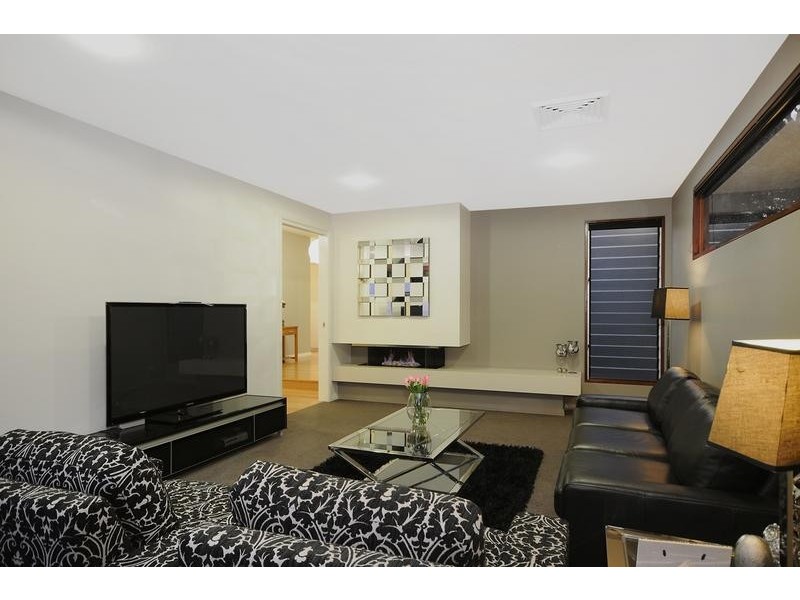 48 Mary Street, Mount Lofty QLD 4350