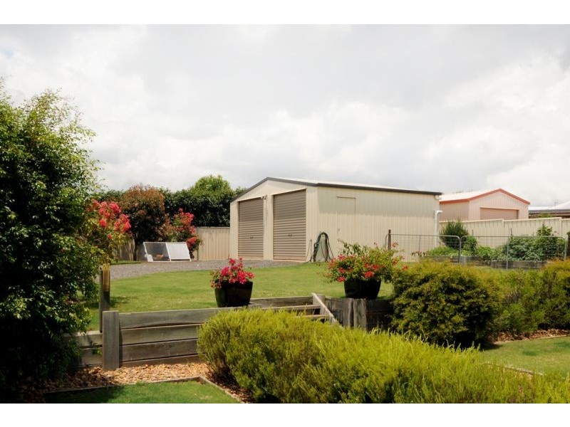 11 Bronte Street, Westbrook QLD 4350