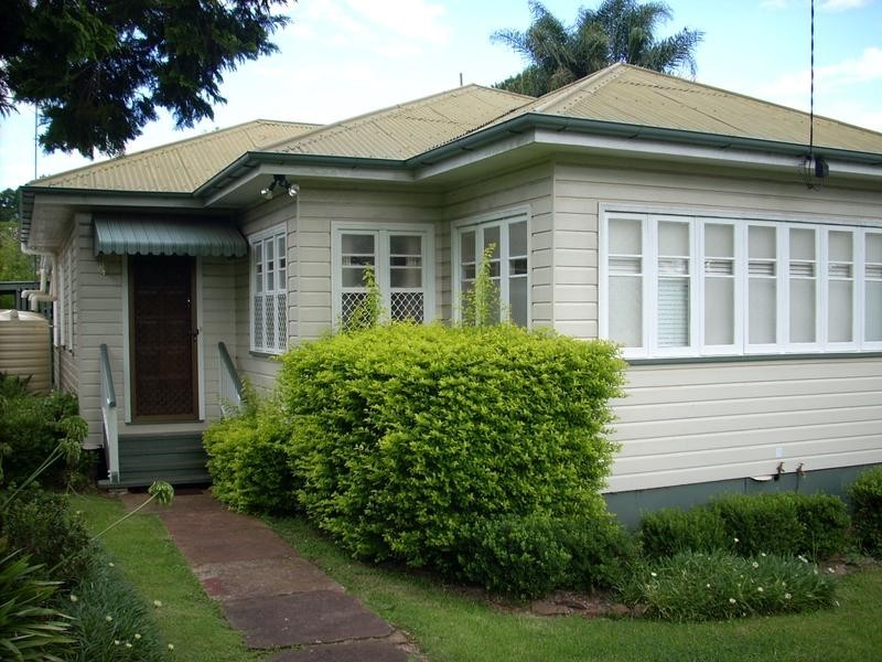 6 Kooroongah Street, Mount Lofty QLD 4350