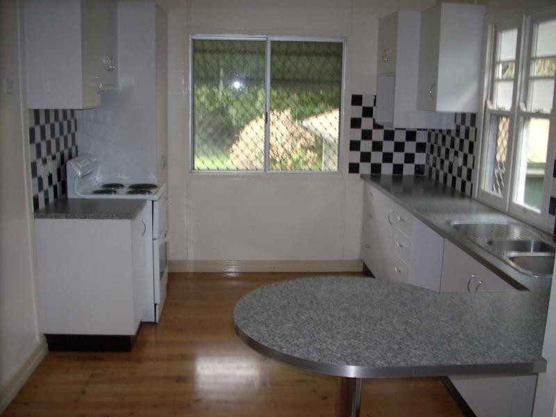 6 Kooroongah Street, Mount Lofty QLD 4350