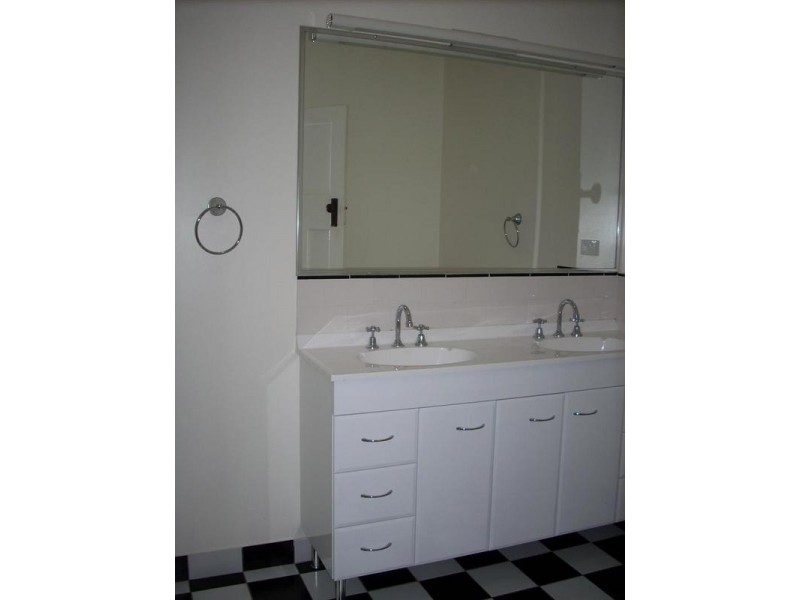 6 Kooroongah Street, Mount Lofty QLD 4350