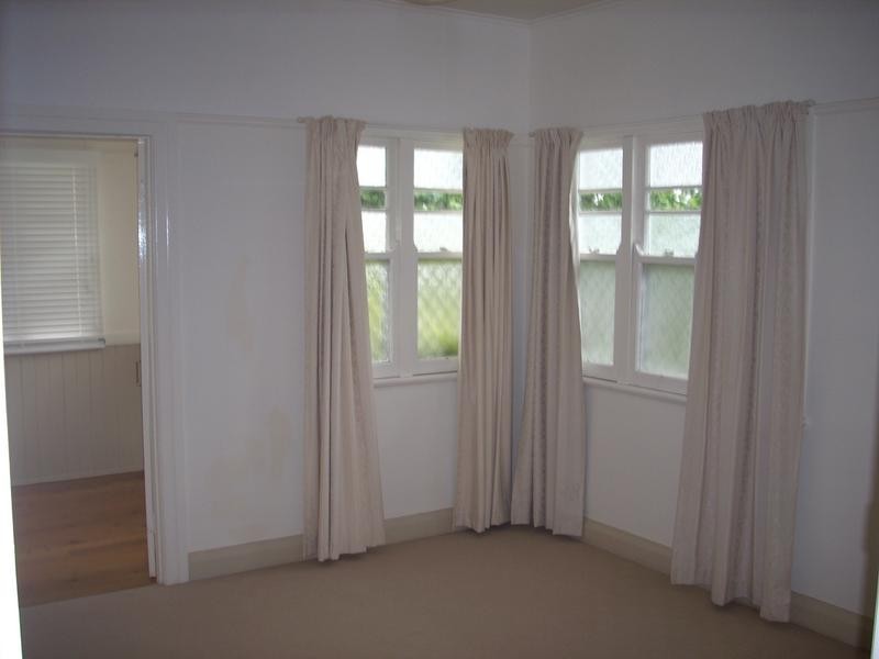 6 Kooroongah Street, Mount Lofty QLD 4350