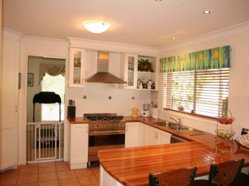 2 Rannerdale Close, Mount Lofty QLD 4350