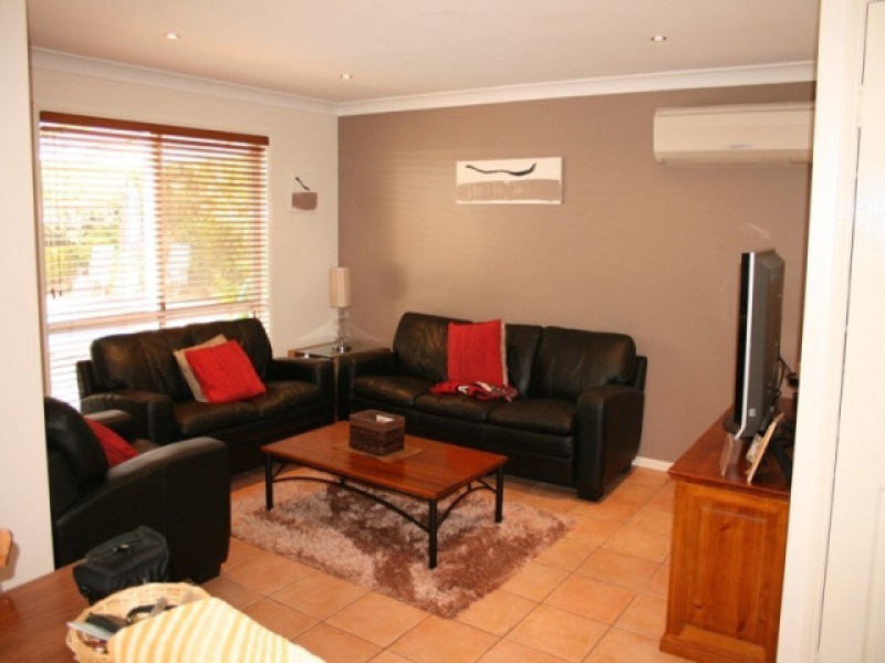 2 Rannerdale Close, Mount Lofty QLD 4350