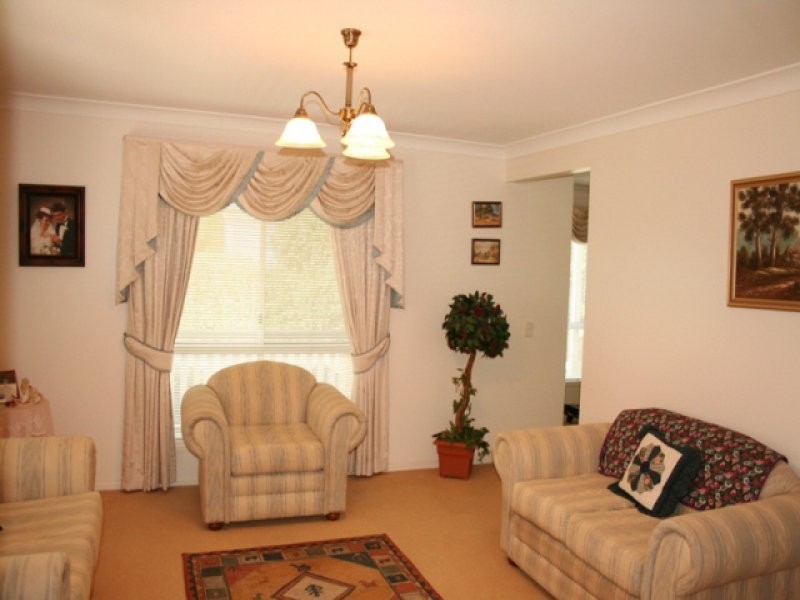 2 Rannerdale Close, Mount Lofty QLD 4350