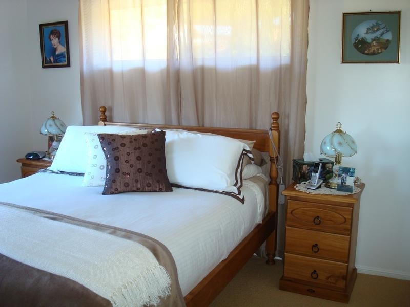 2 Rannerdale Close, Mount Lofty QLD 4350