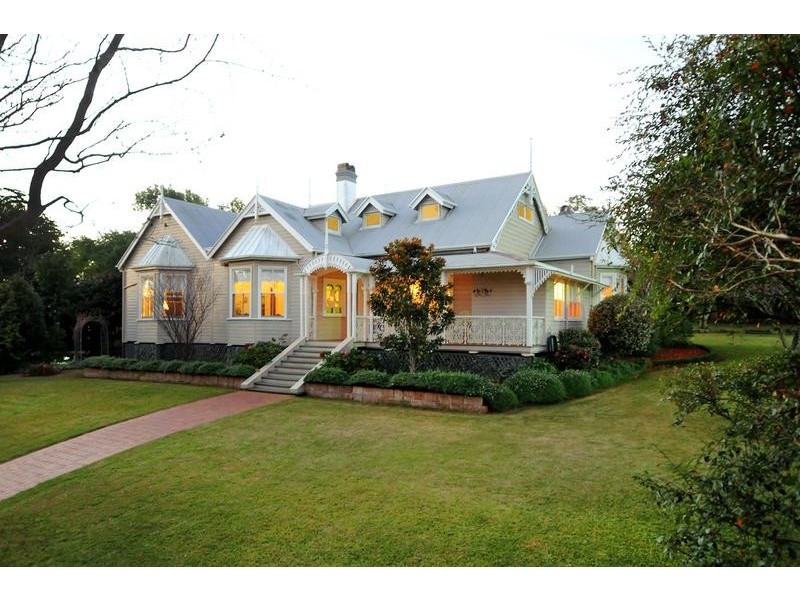 5 Geoffrey Street, Mount Lofty QLD 4350