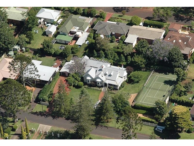 5 Geoffrey Street, Mount Lofty QLD 4350