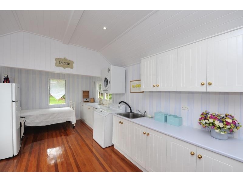 5 Geoffrey Street, Mount Lofty QLD 4350