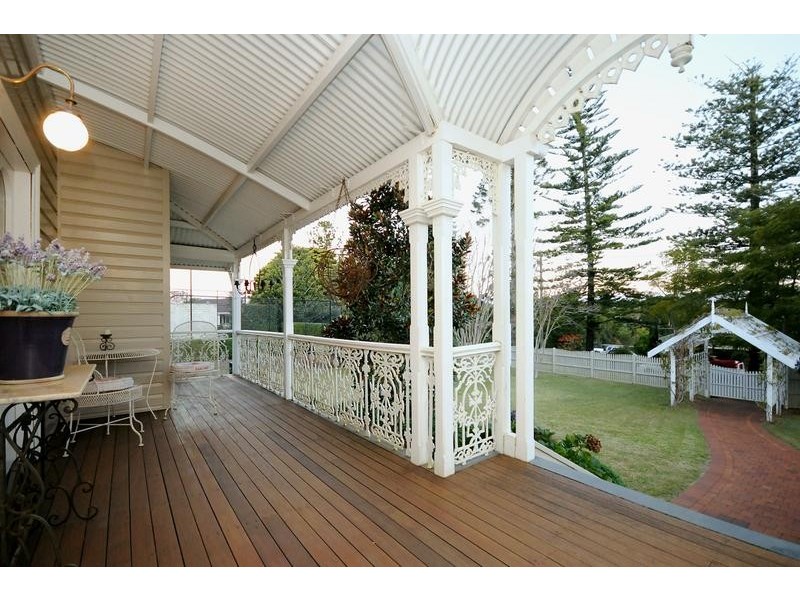 5 Geoffrey Street, Mount Lofty QLD 4350