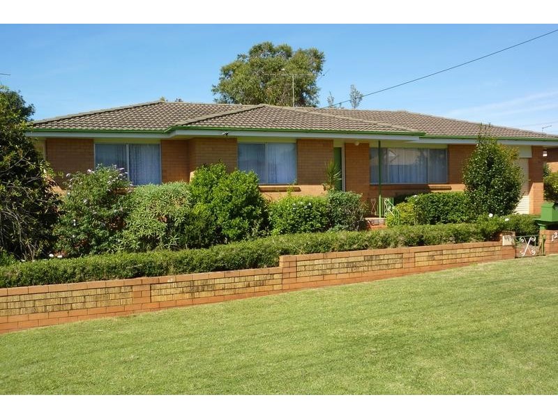 12 Merino Street, Harristown QLD 4350