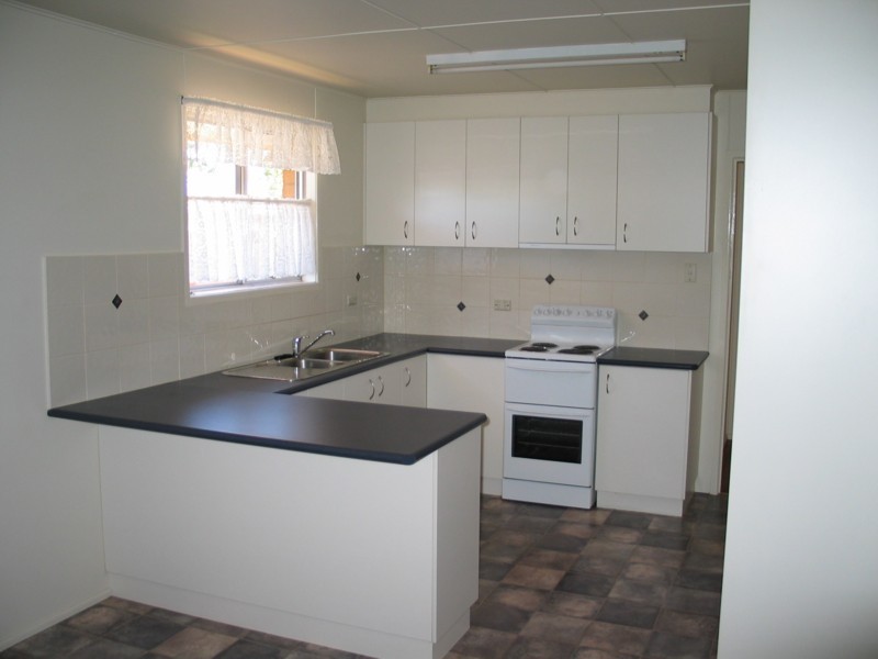 6 Greyfriars Street, Rockville QLD 4350