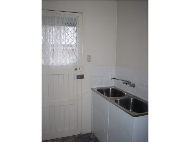 6 Greyfriars Street, Rockville QLD 4350