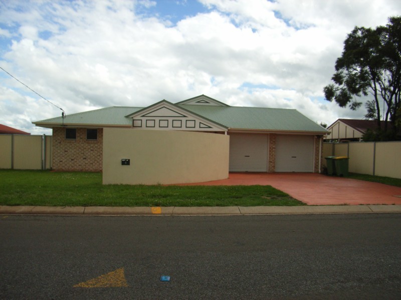 8 Poinciana Street, Glenvale QLD 4350