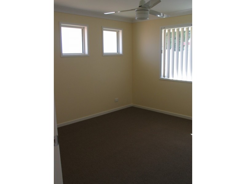 8 Poinciana Street, Glenvale QLD 4350