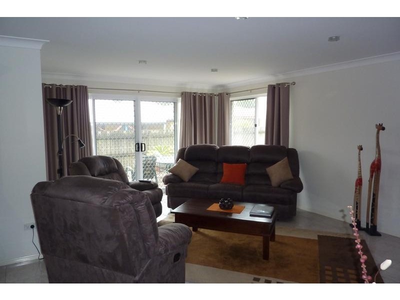 1/2 Meagan Close, Kearneys Spring QLD 4350