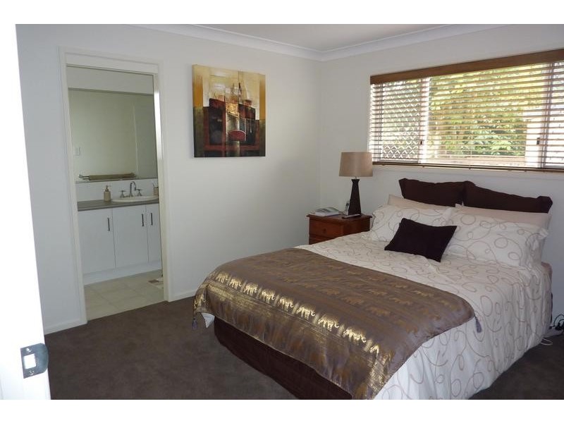 1/2 Meagan Close, Kearneys Spring QLD 4350