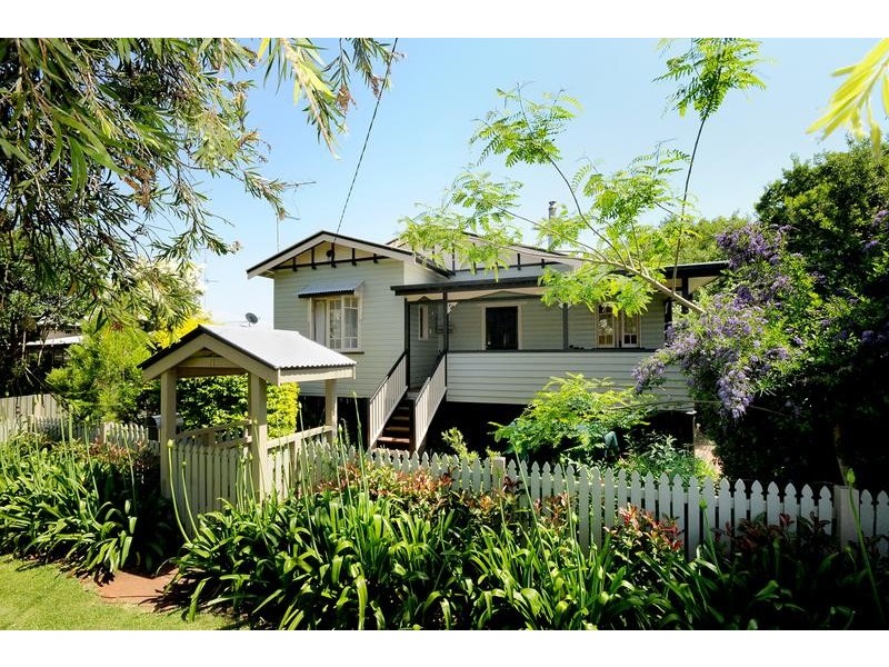 11 Leonard Street, East Toowoomba QLD 4350