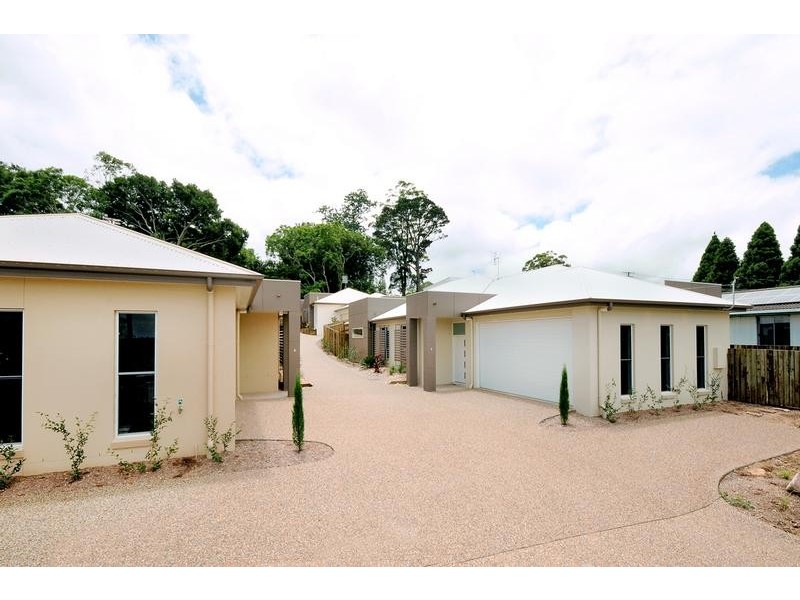1 & 1a Barry Street, Mount Lofty QLD 4350