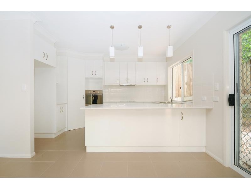 1 & 1a Barry Street, Mount Lofty QLD 4350