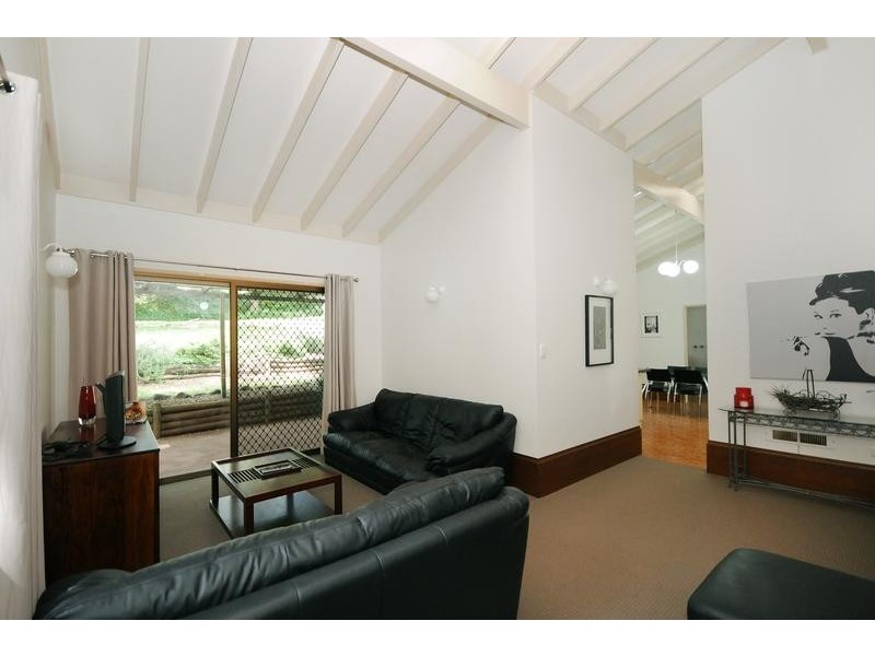 26 Amos Crescent, Mount Lofty QLD 4350