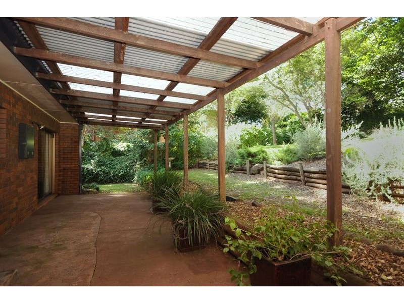26 Amos Crescent, Mount Lofty QLD 4350