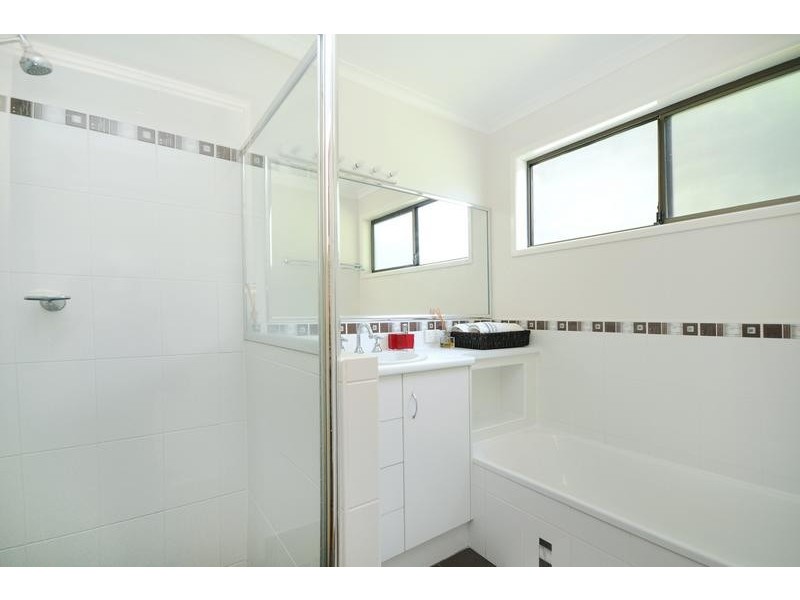 26 Amos Crescent, Mount Lofty QLD 4350