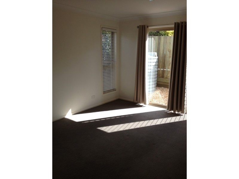 2/6 Bridget Court, Middle Ridge QLD 4350