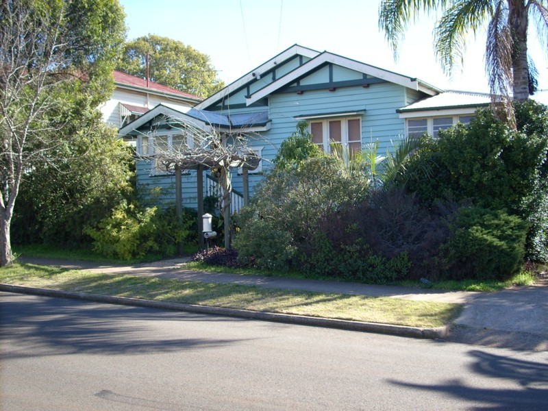 5 Rosewood Street, Newtown QLD 4350