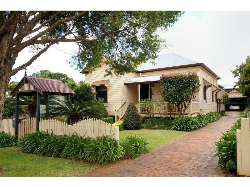 11 Warren Street, East Toowoomba QLD 4350