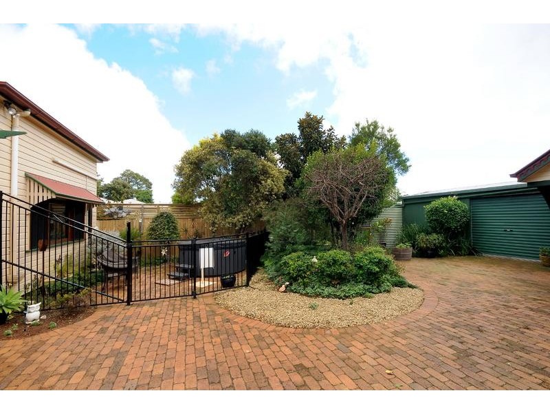 11 Warren Street, East Toowoomba QLD 4350
