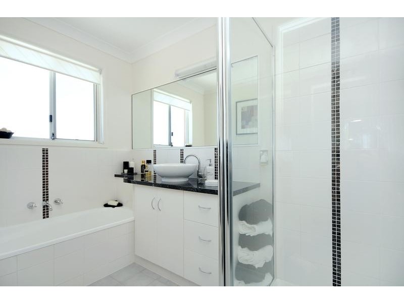 16 Skyline Drive, Blue Mountain Heights QLD 4350