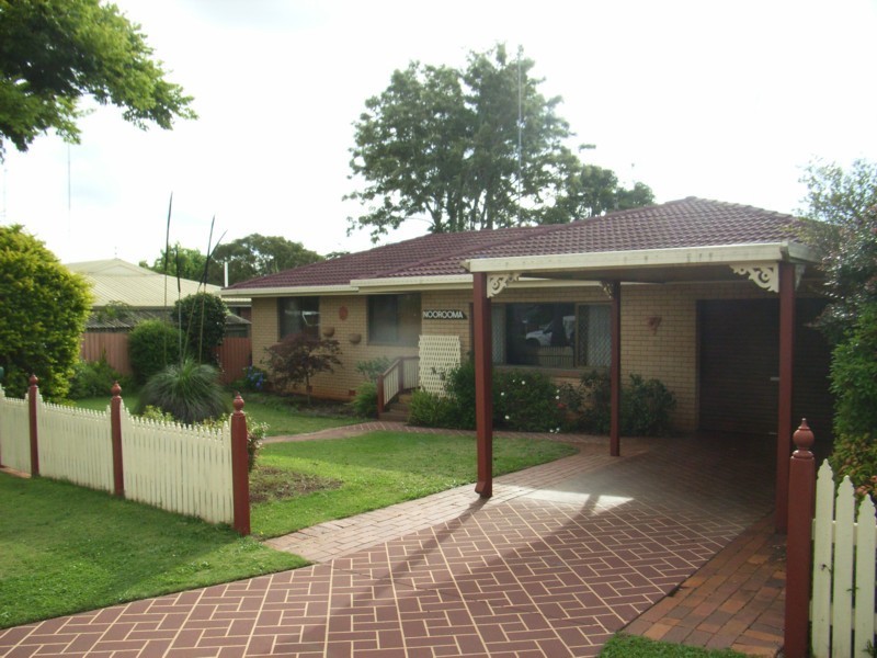 9 Gunn Street, Kearneys Spring QLD 4350