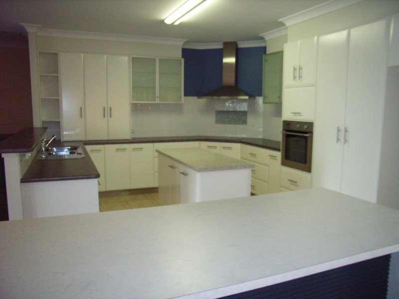 26 Hilltop Crescent, Blue Mountain Heights QLD 4350