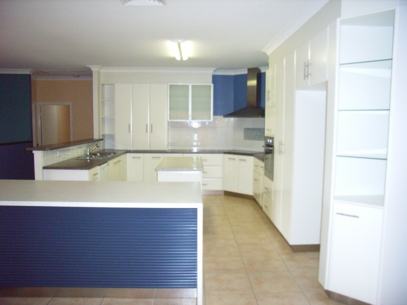 26 Hilltop Crescent, Blue Mountain Heights QLD 4350