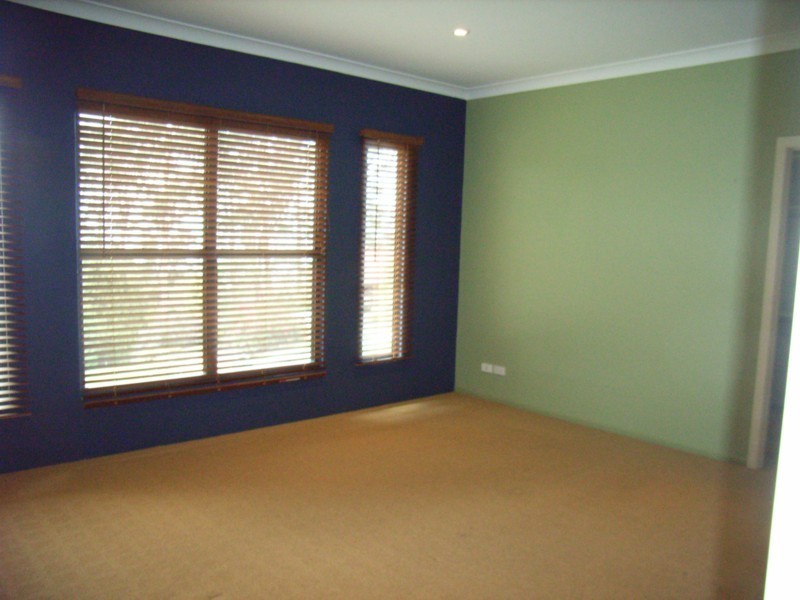 26 Hilltop Crescent, Blue Mountain Heights QLD 4350