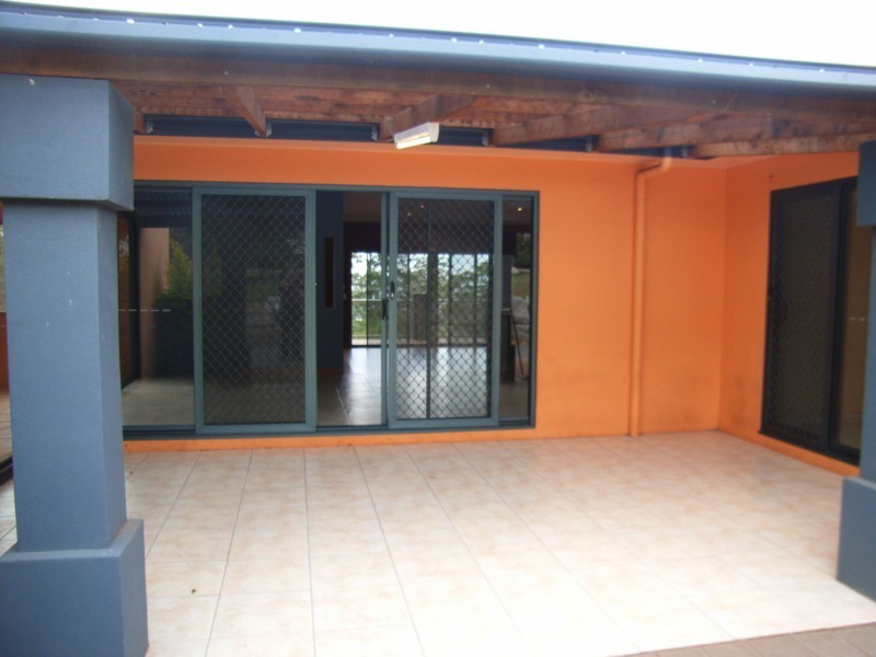 26 Hilltop Crescent, Blue Mountain Heights QLD 4350