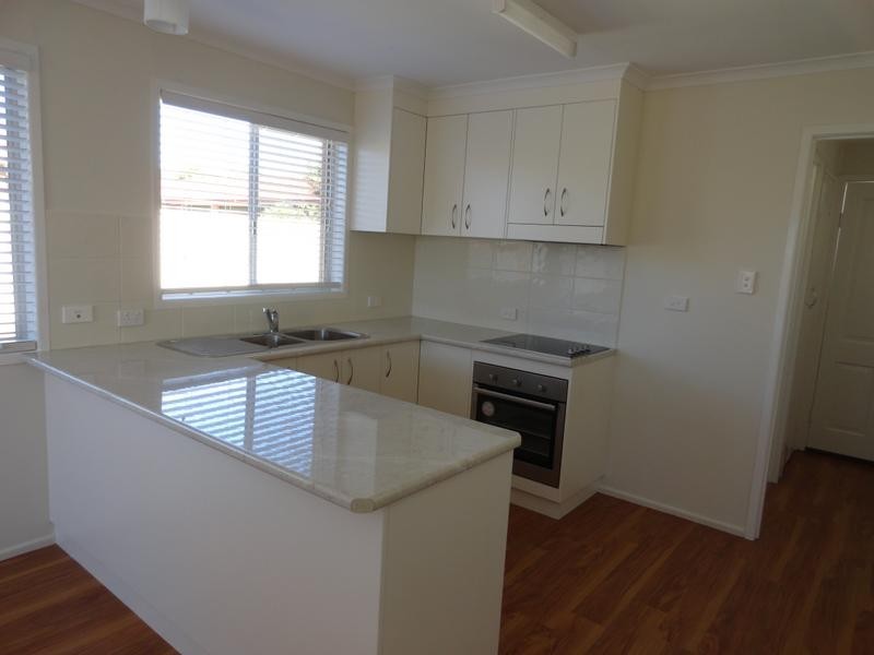 2/32 Matthews Street, Harristown QLD 4350