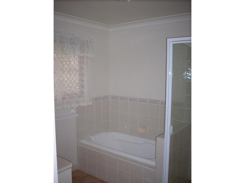 574 Hume Street, Middle Ridge QLD 4350