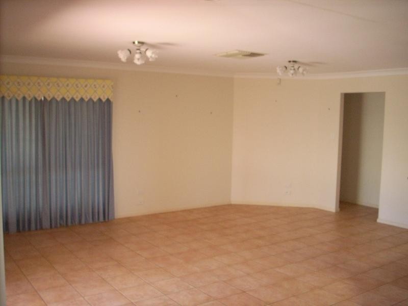 574 Hume Street, Middle Ridge QLD 4350