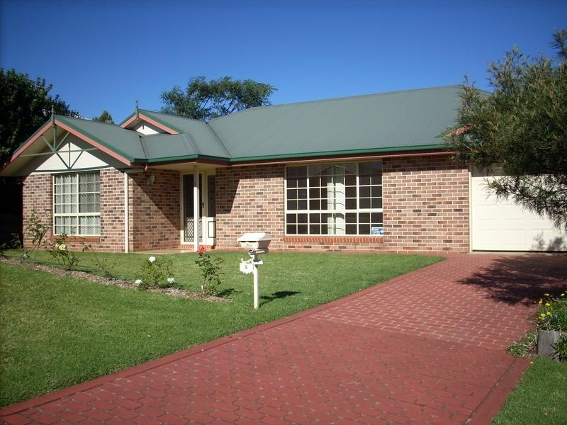 5 Dalzell Crescent, Darling Heights QLD 4350