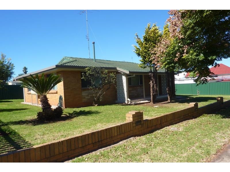 18 Kenilworth Street, North Toowoomba QLD 4350