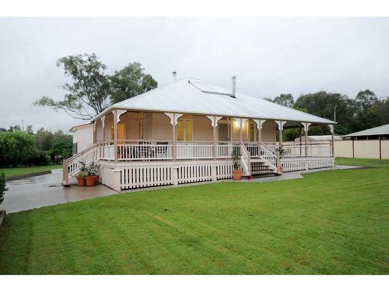 3 Bradton Court, Withcott QLD 4352