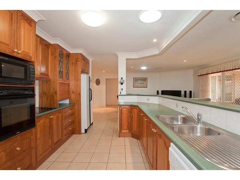 123 Spring Street, Middle Ridge QLD 4350