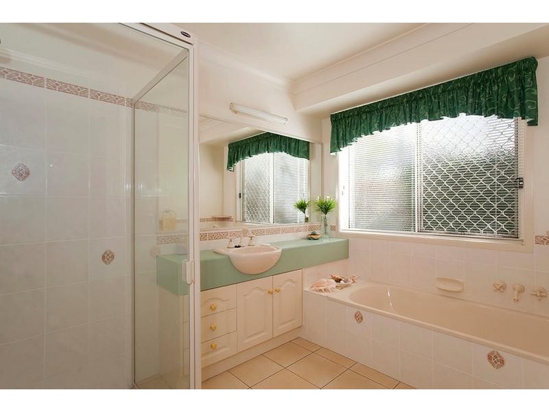 123 Spring Street, Middle Ridge QLD 4350