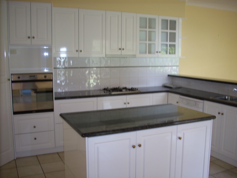 3 Glen Eagles Drive, Middle Ridge QLD 4350